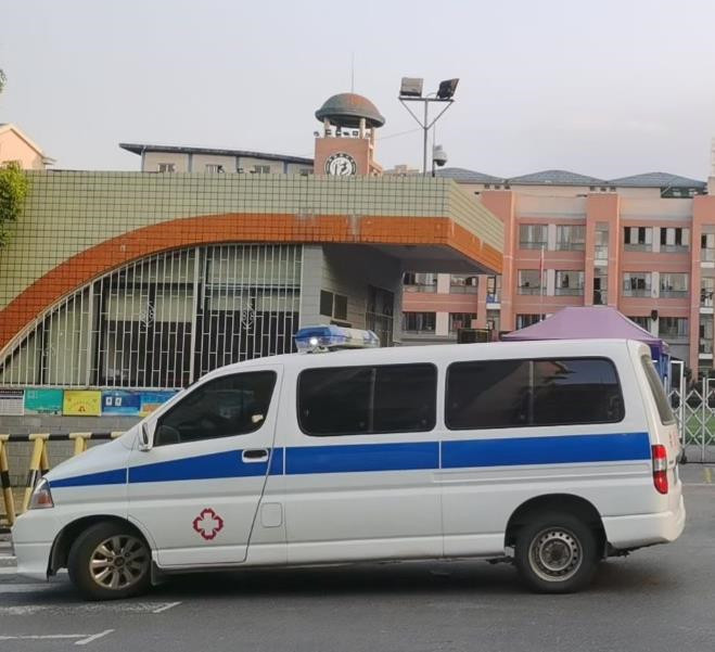 清镇救护车出租护送骨折病人一公里多少钱